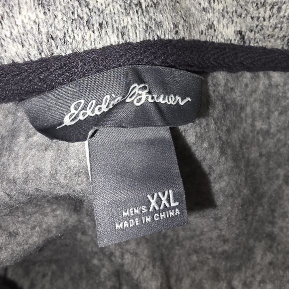 Eddie Bauer Men's Light Gray Crewneck Sweater - Picture 5 of 5